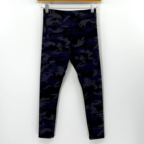 Zyia Active Utility Hi-Rise 7/8 Black Camo Crops - 2 - Picture 1 of 8